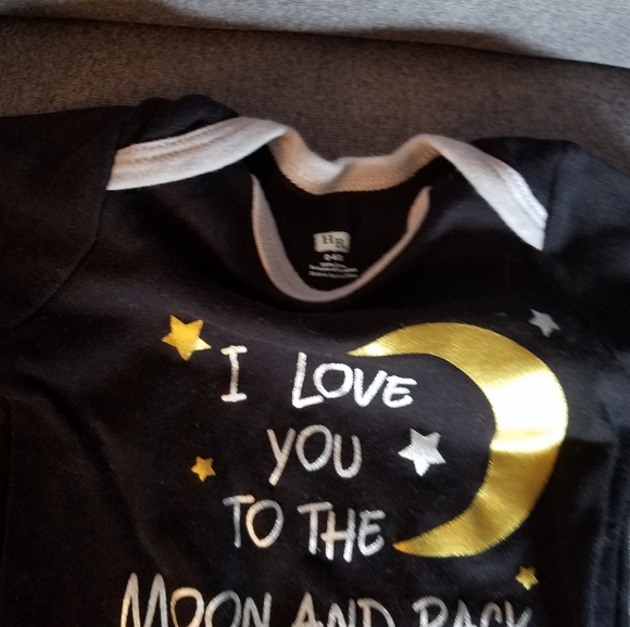 4 cute like new baby gowns 0-6 months - Picture 3 of 4